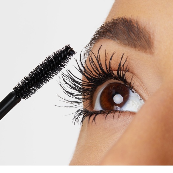 Lights, Camera, Lashes 4 in 1 Mascara Full Size - Picture 2 of 6